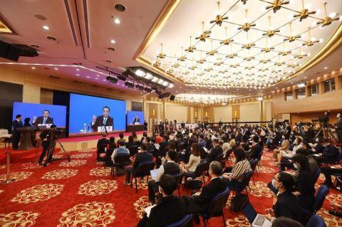 李克強：今年政府支出更多向民生領(lǐng)域傾斜，特別是義務(wù)教育和基本醫(yī)療